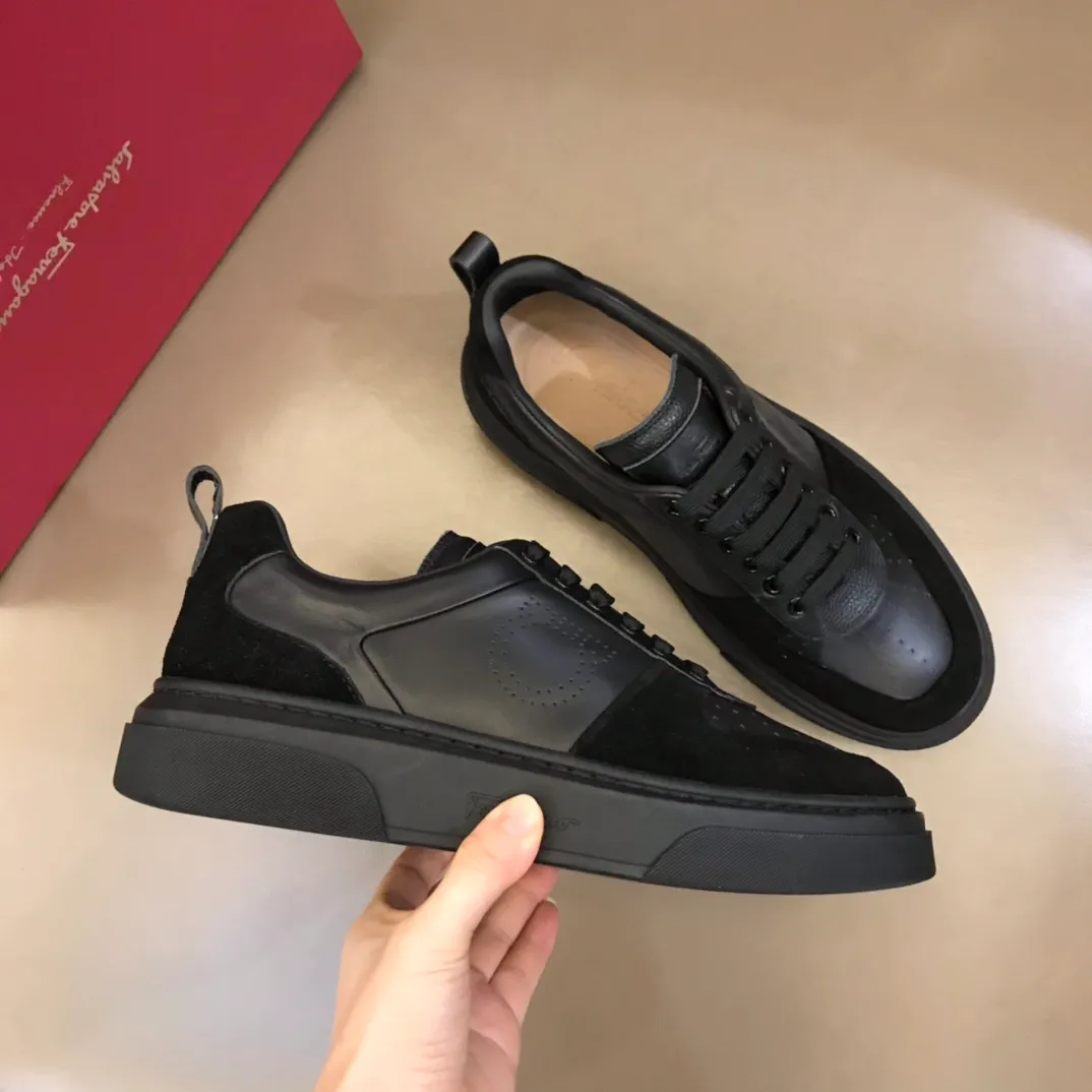 p420 "Salvatore Ferraga**" men's low-cut fashion sneakers. This casual shoe has a novel structure and is made of soft calfskin. The contrasting color elements on the upper highlight the bold and avant-garde atmosphere. The first-layer cowhide lining is high-end and comfortable. Energetic and fresh, these shoes can be worn with casual looks or add a touch of street style to elegant trousers.  Size: 38-44